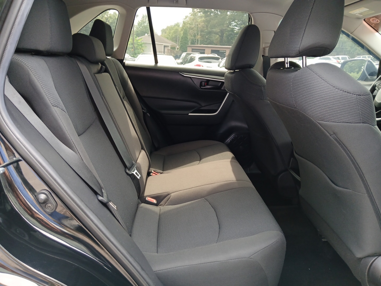 2021 Toyota RAV4 LE photo 10