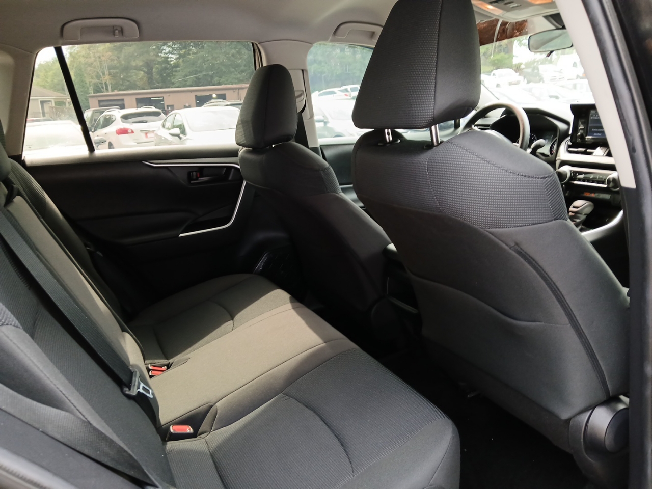 2021 Toyota RAV4 LE photo 11