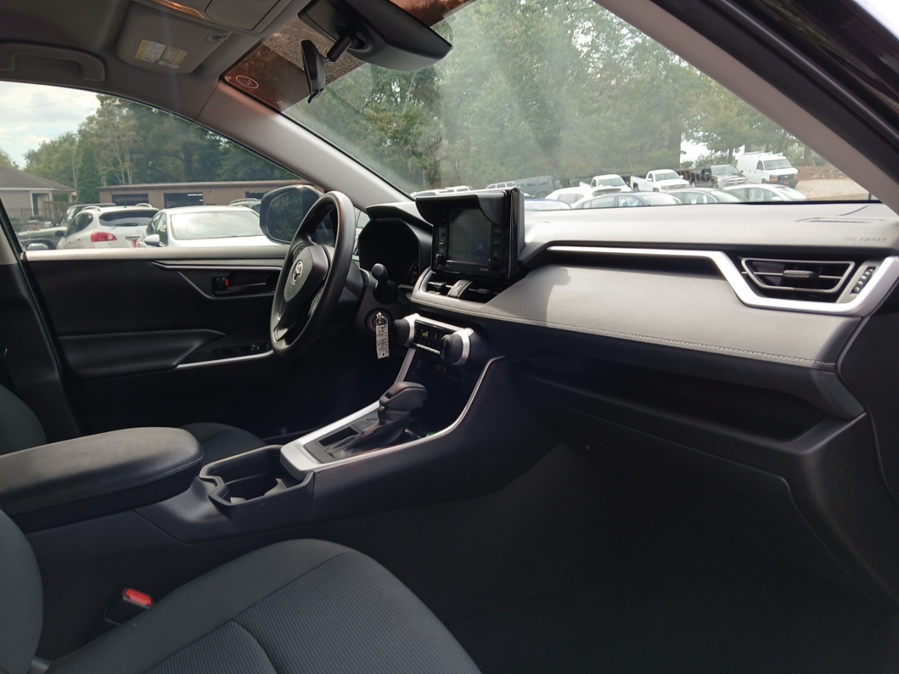 2021 Toyota RAV4 LE photo 13