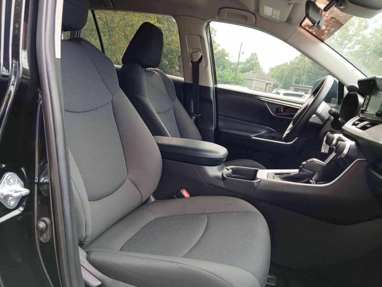 2021 Toyota RAV4 LE photo 14