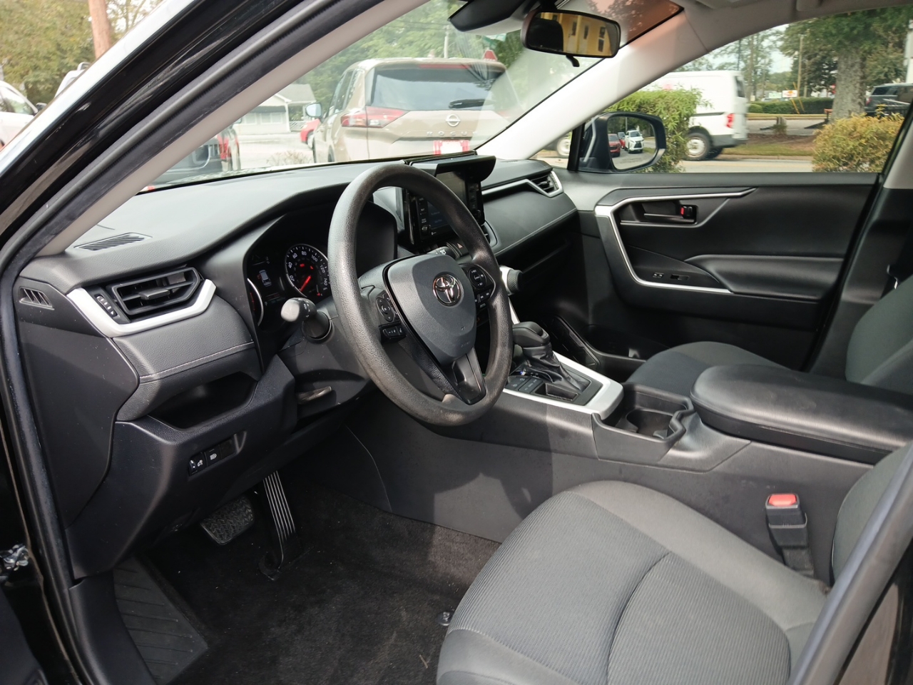 2021 Toyota RAV4 LE photo 15