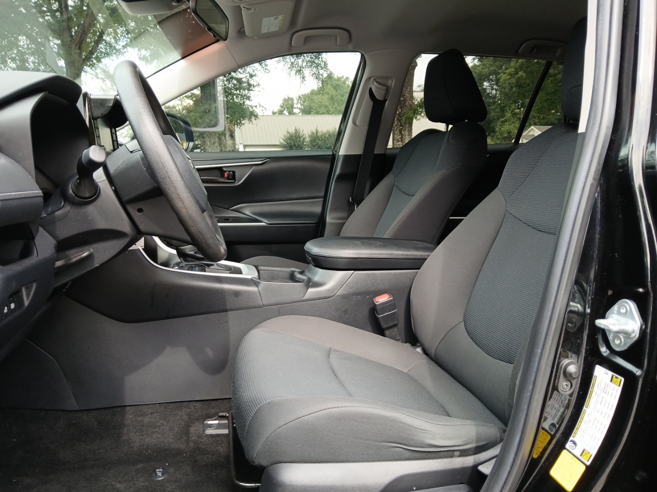 2021 Toyota RAV4 LE photo 16