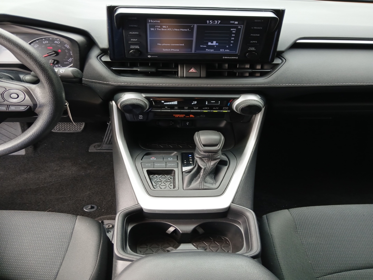 2021 Toyota RAV4 LE photo 17