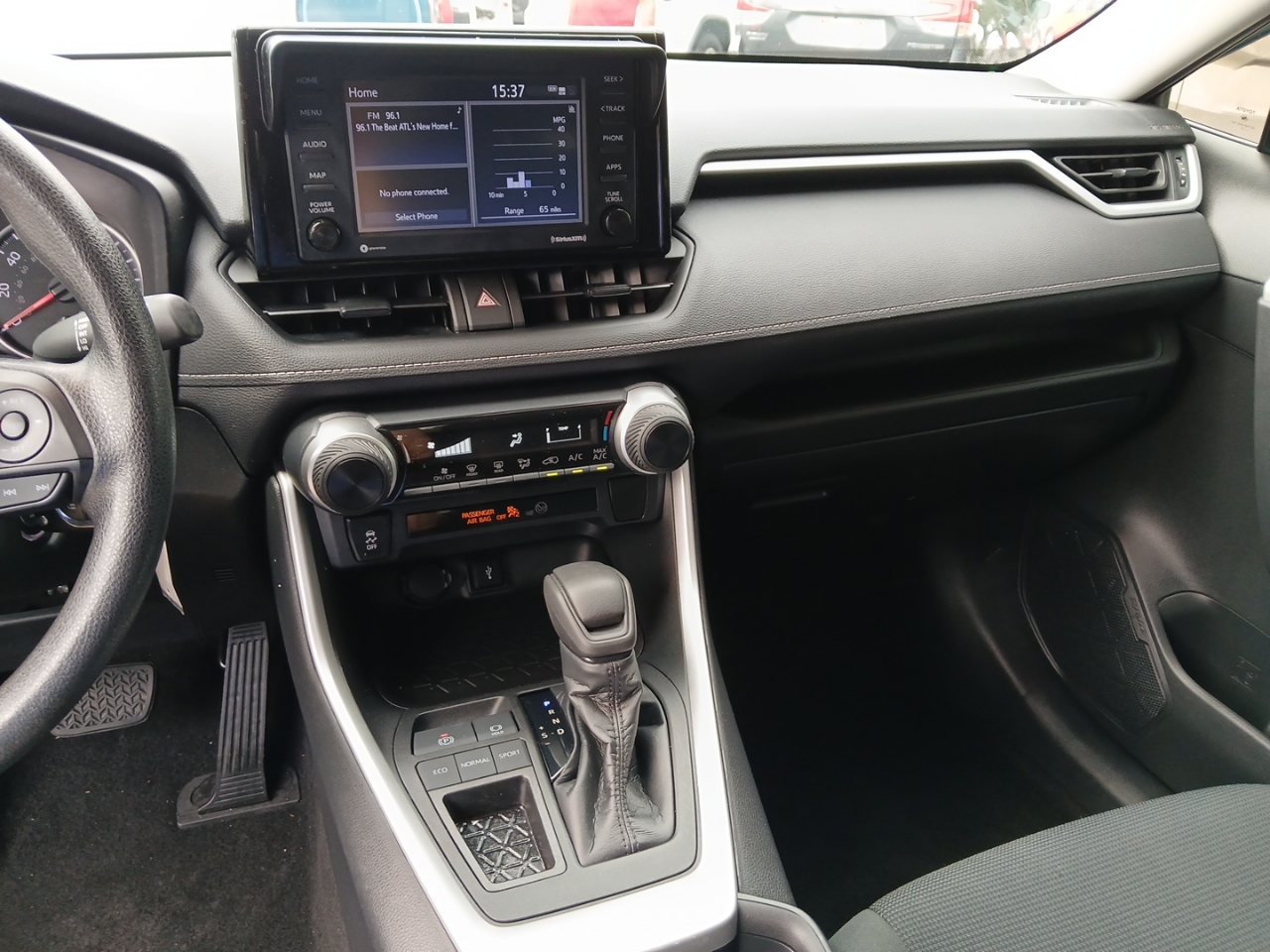 2021 Toyota RAV4 LE photo 18