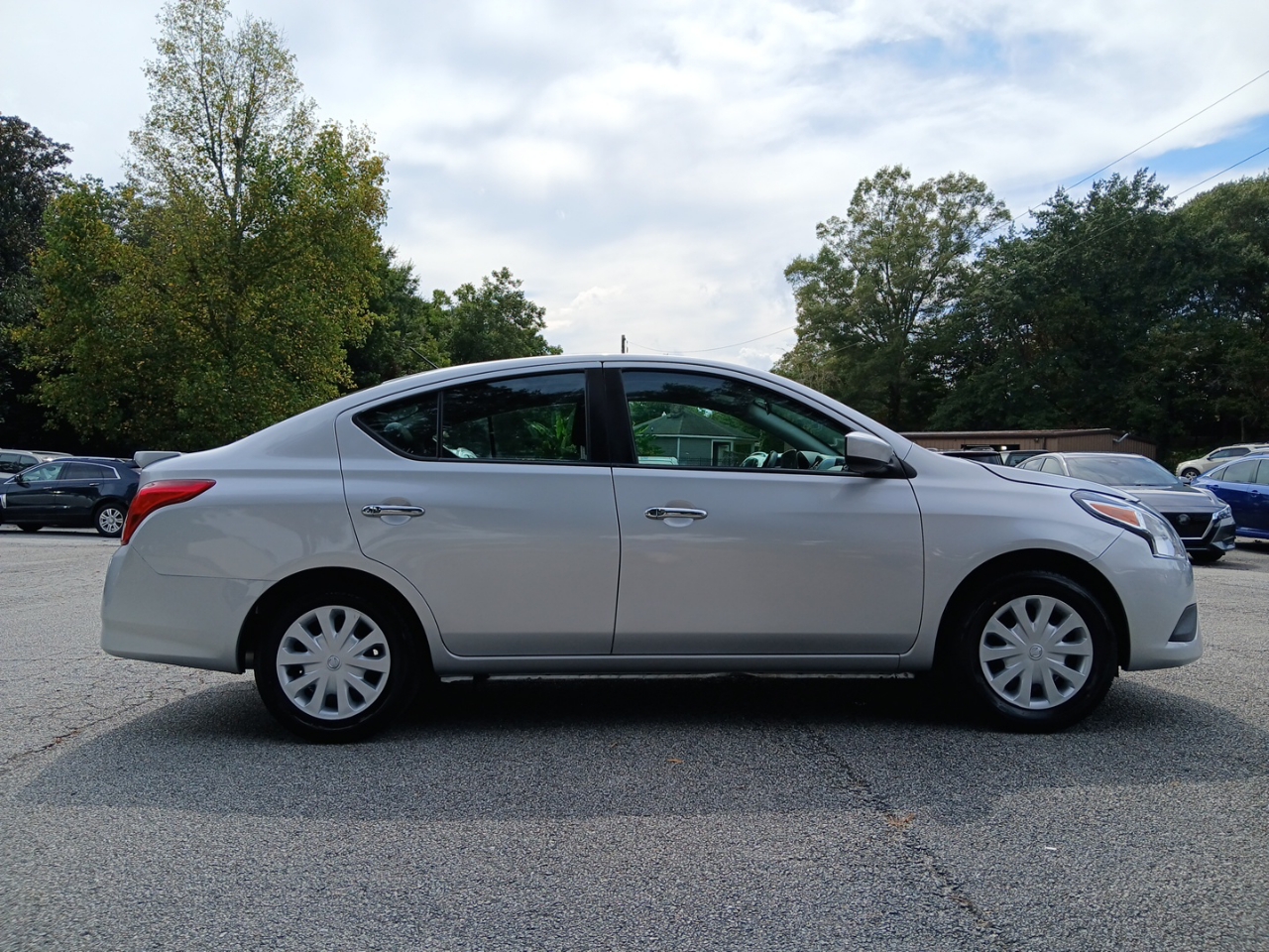 2019 Nissan Versa 1.6 S photo 5