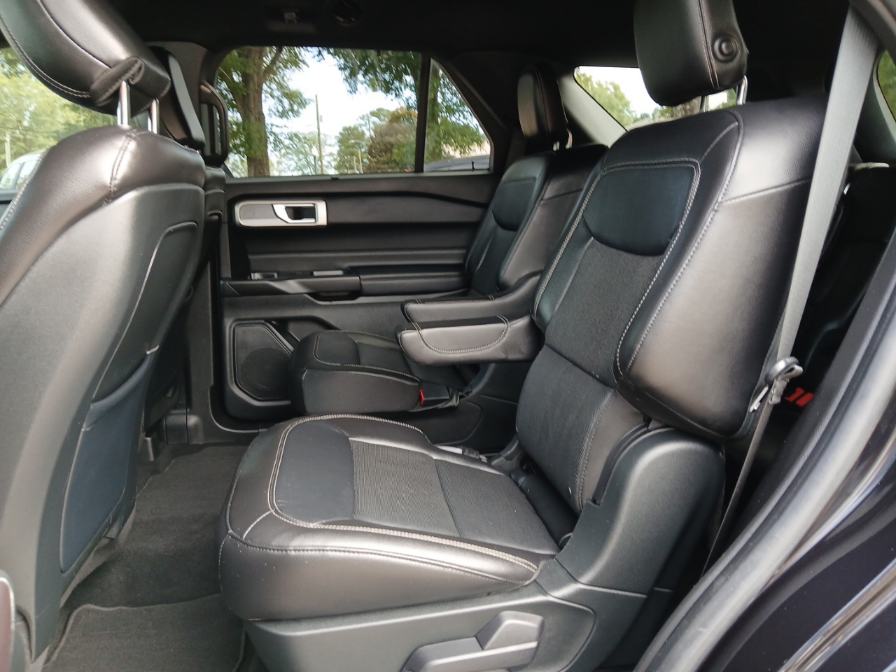 2020 Ford Explorer Limited photo 13