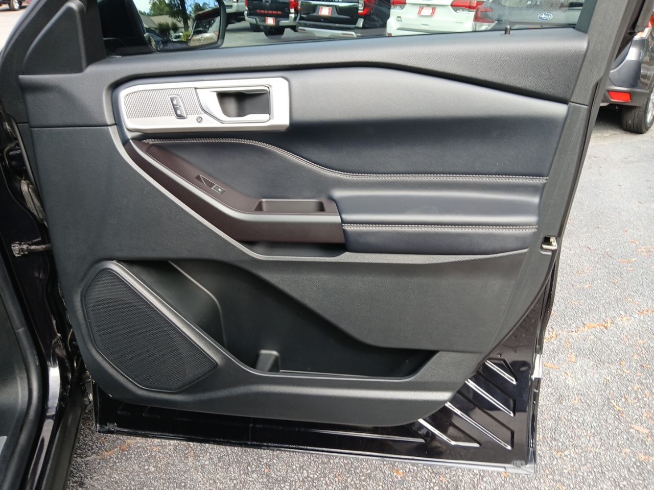 2020 Ford Explorer Limited photo 17