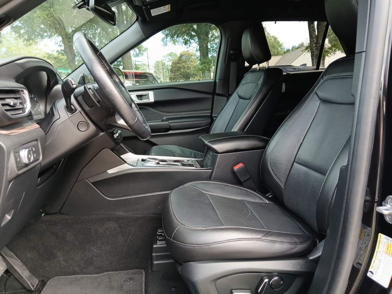 2020 Ford Explorer Limited photo 21