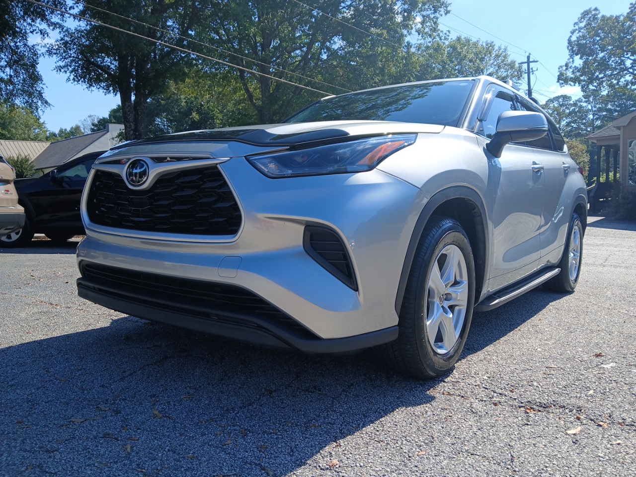 2022 Toyota Highlander L photo 2