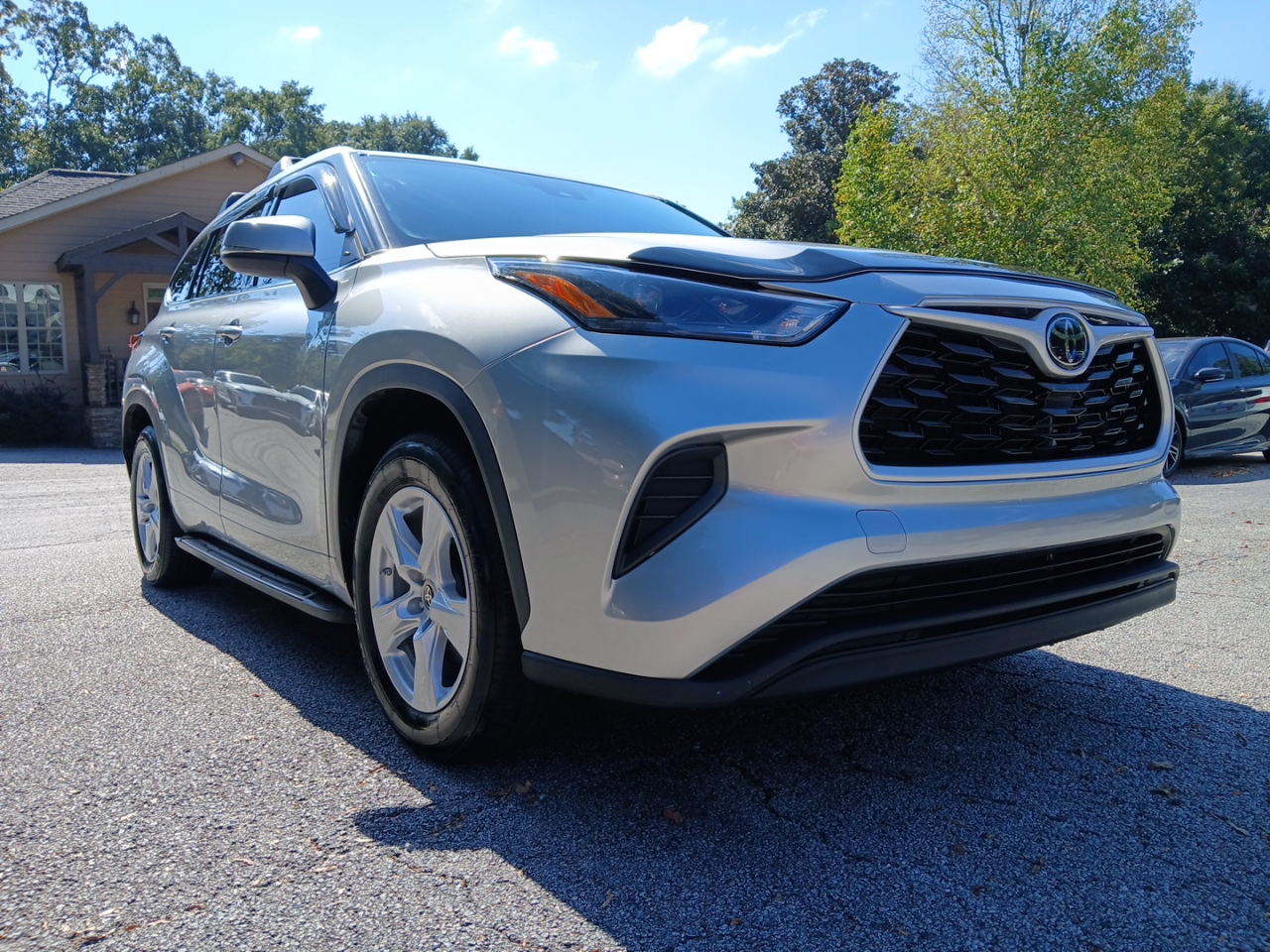 2022 Toyota Highlander L photo 4