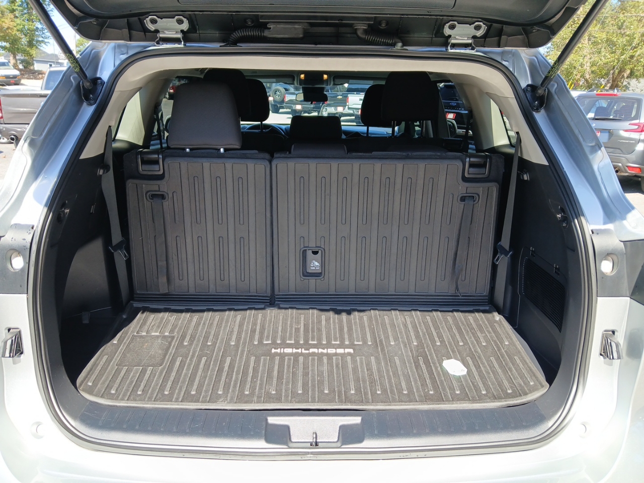 2022 Toyota Highlander L photo 10