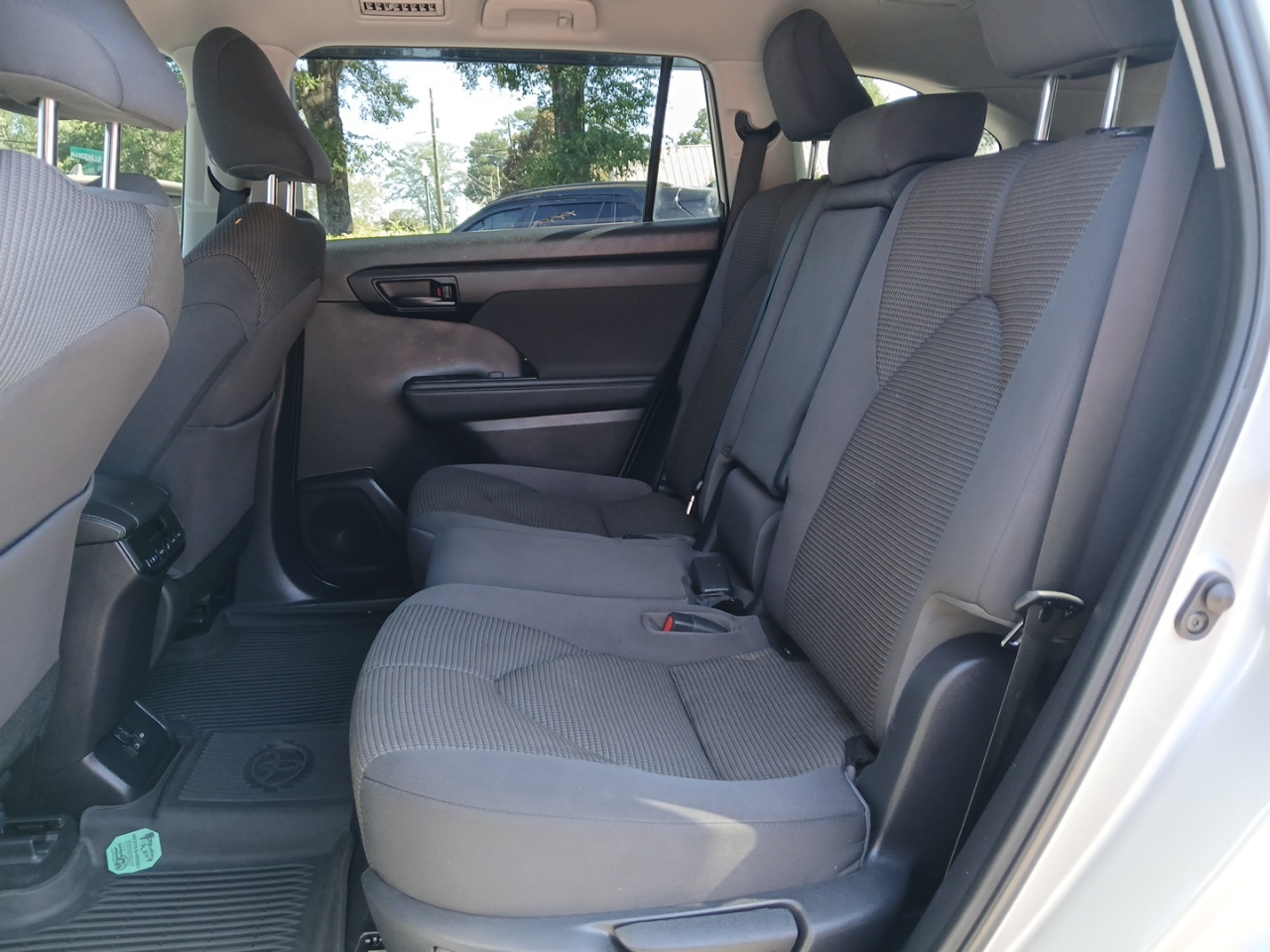 2022 Toyota Highlander L photo 12