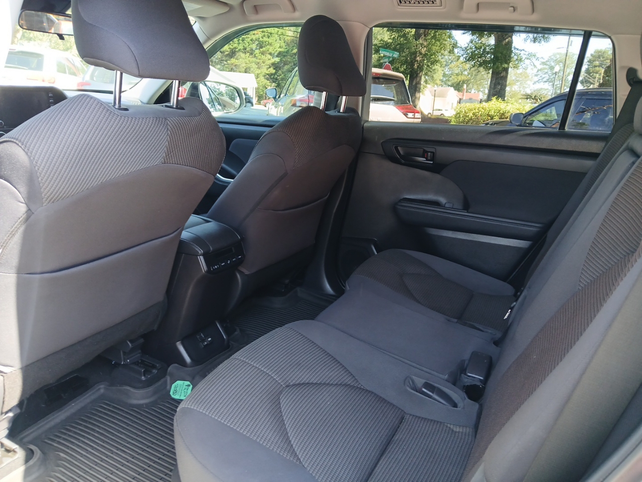 2022 Toyota Highlander L photo 13