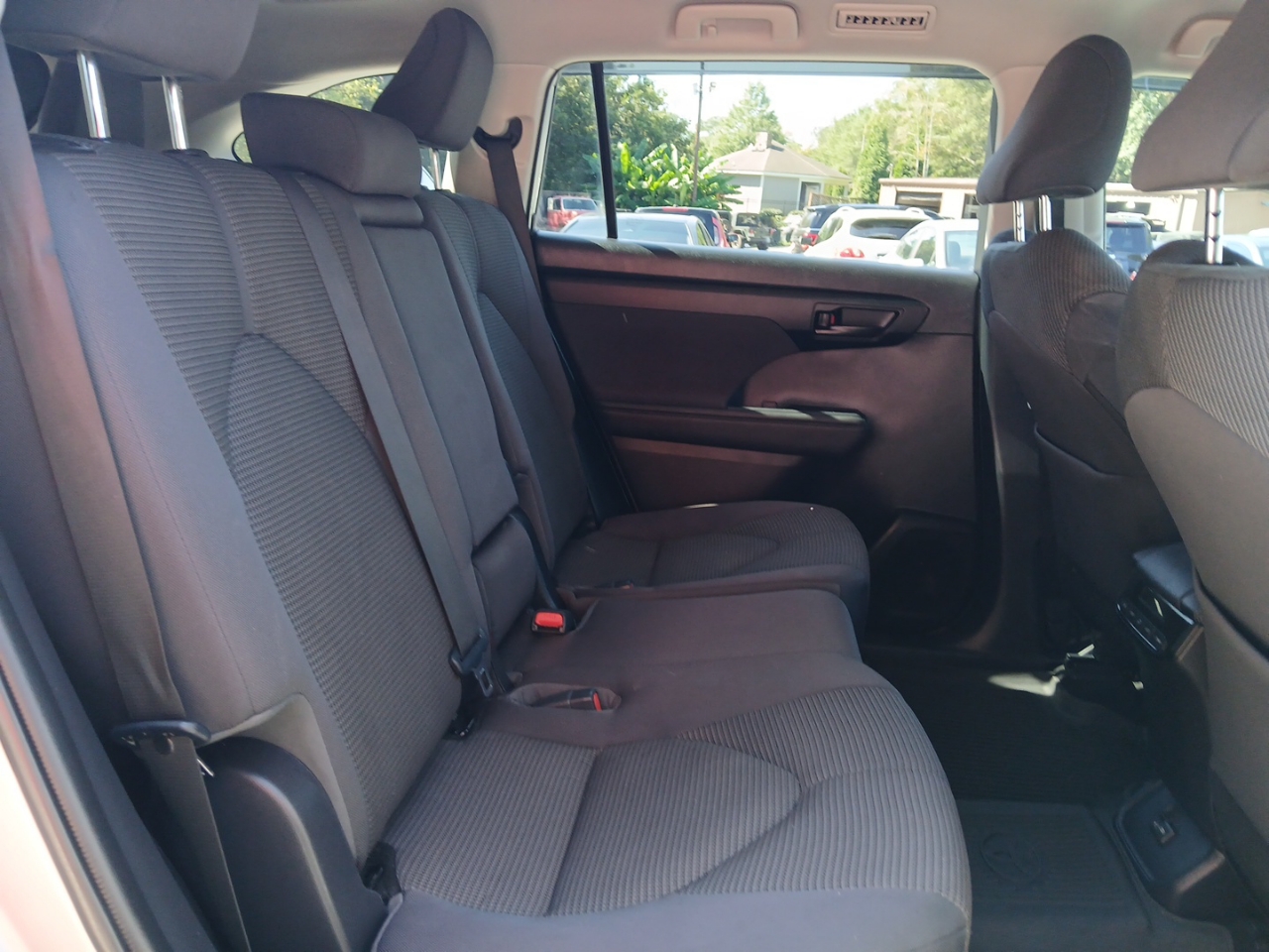 2022 Toyota Highlander L photo 16