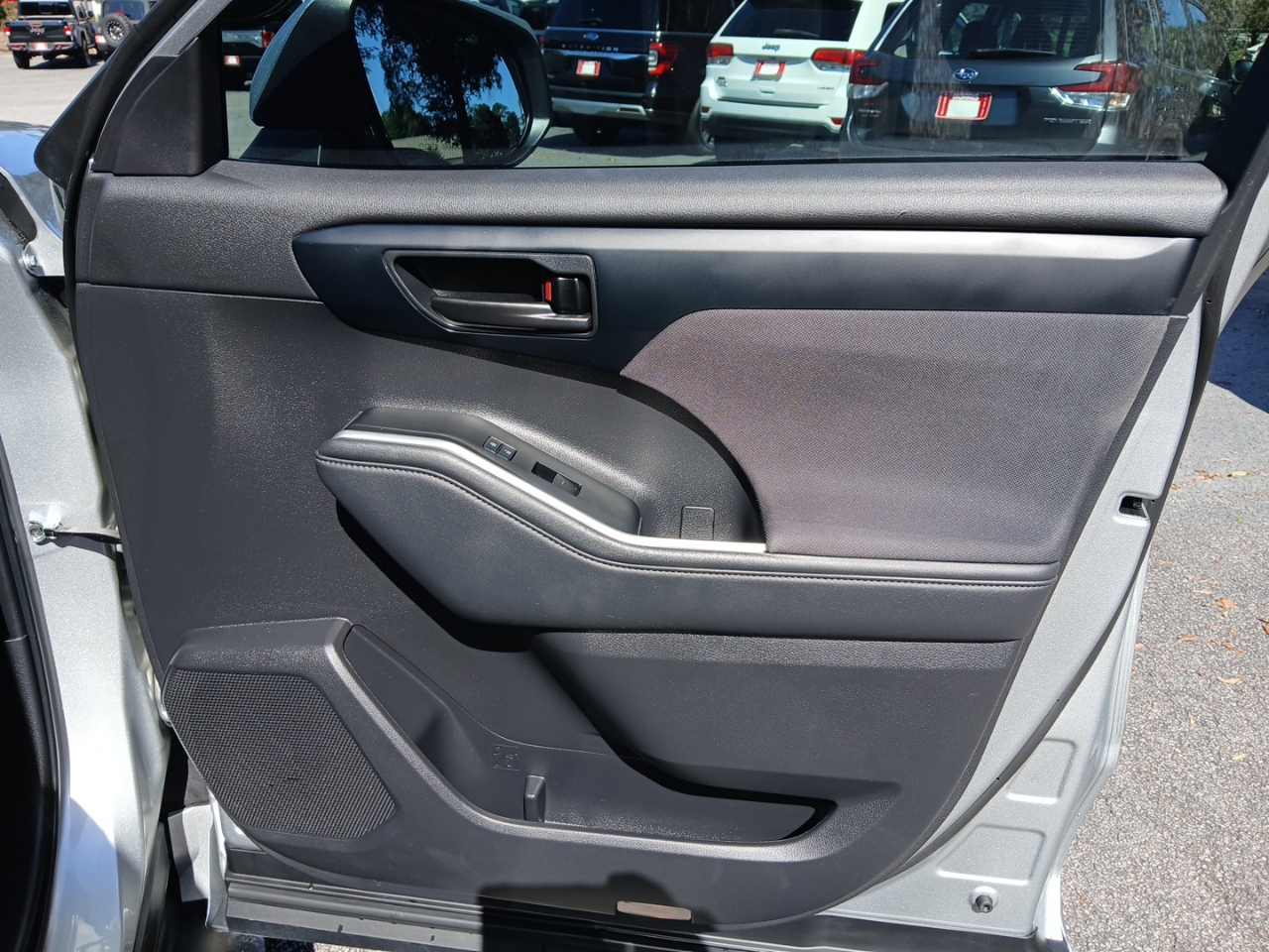 2022 Toyota Highlander L photo 17