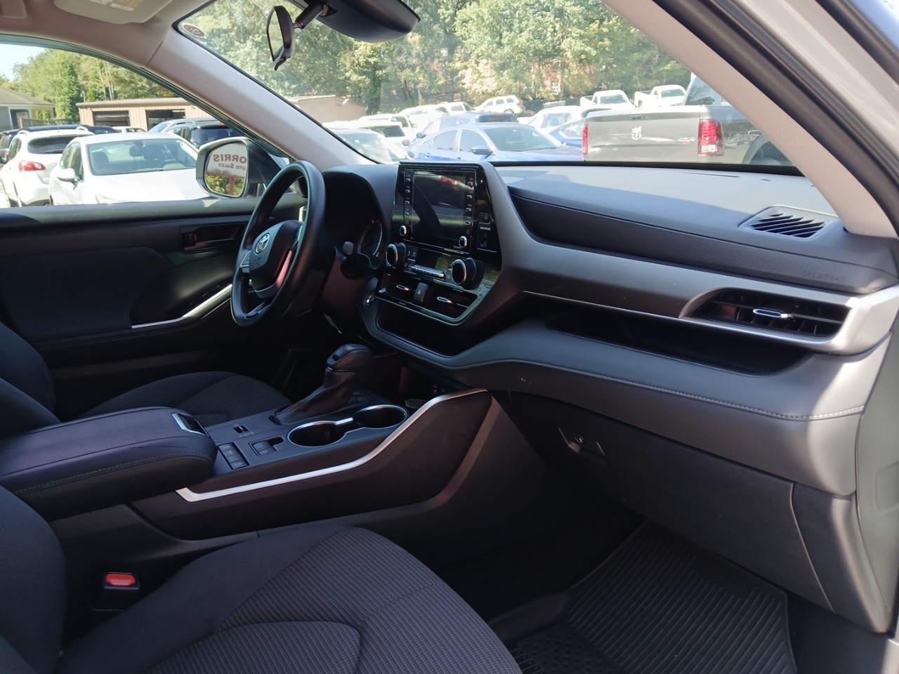 2022 Toyota Highlander L photo 18