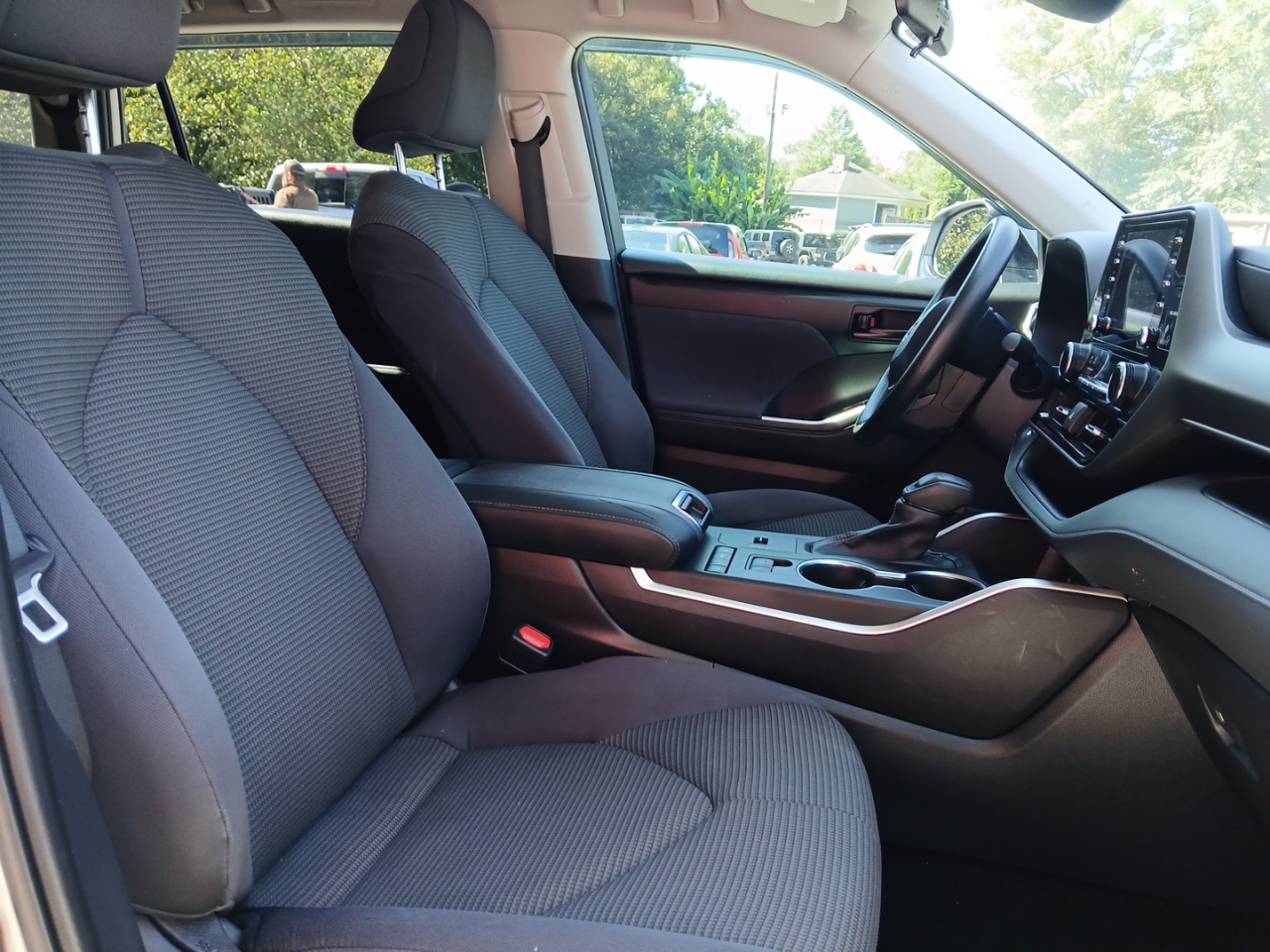 2022 Toyota Highlander L photo 19