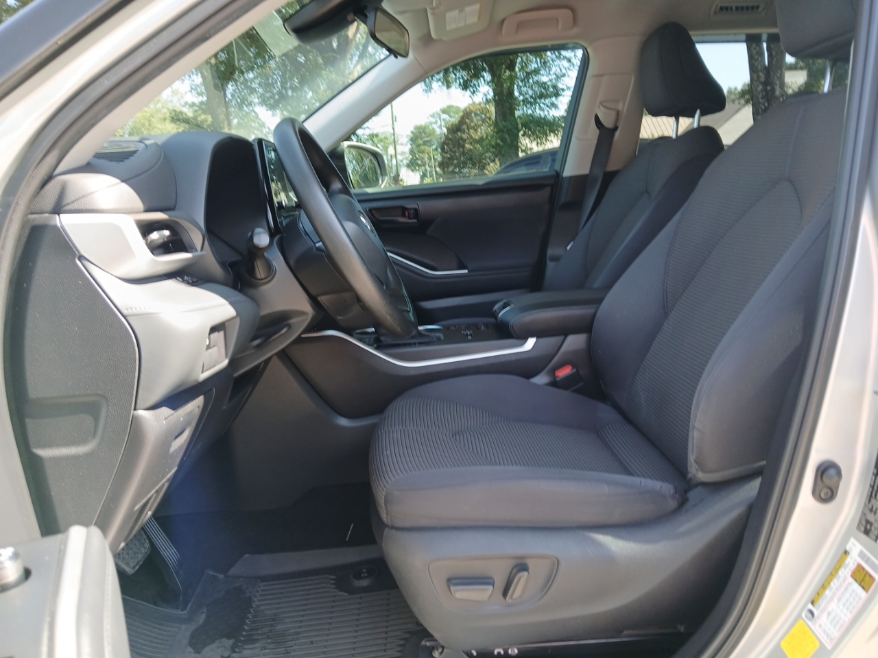 2022 Toyota Highlander L photo 21