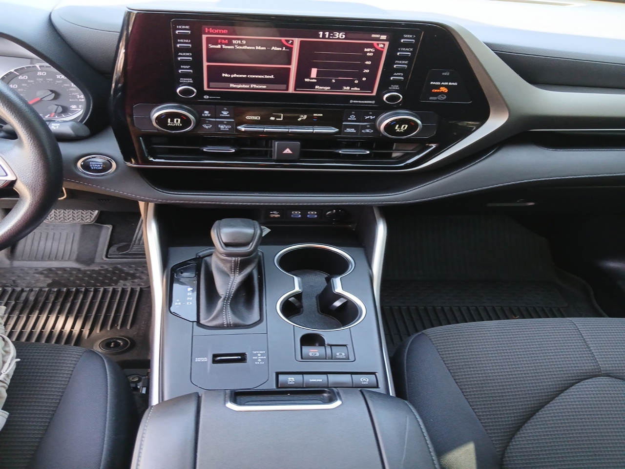 2022 Toyota Highlander L photo 22