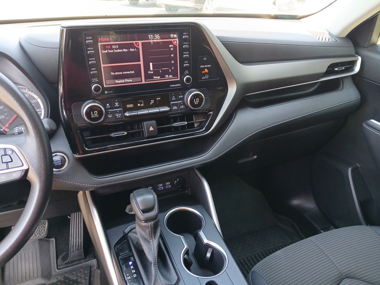 2022 Toyota Highlander L photo 23