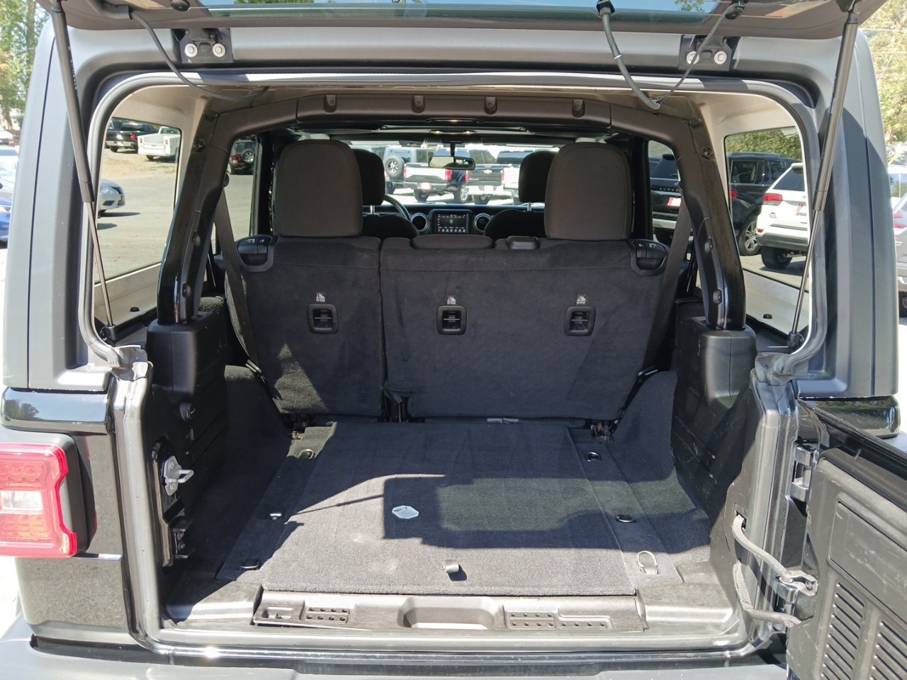 2019 Jeep Wrangler Unlimited Sahara photo 6