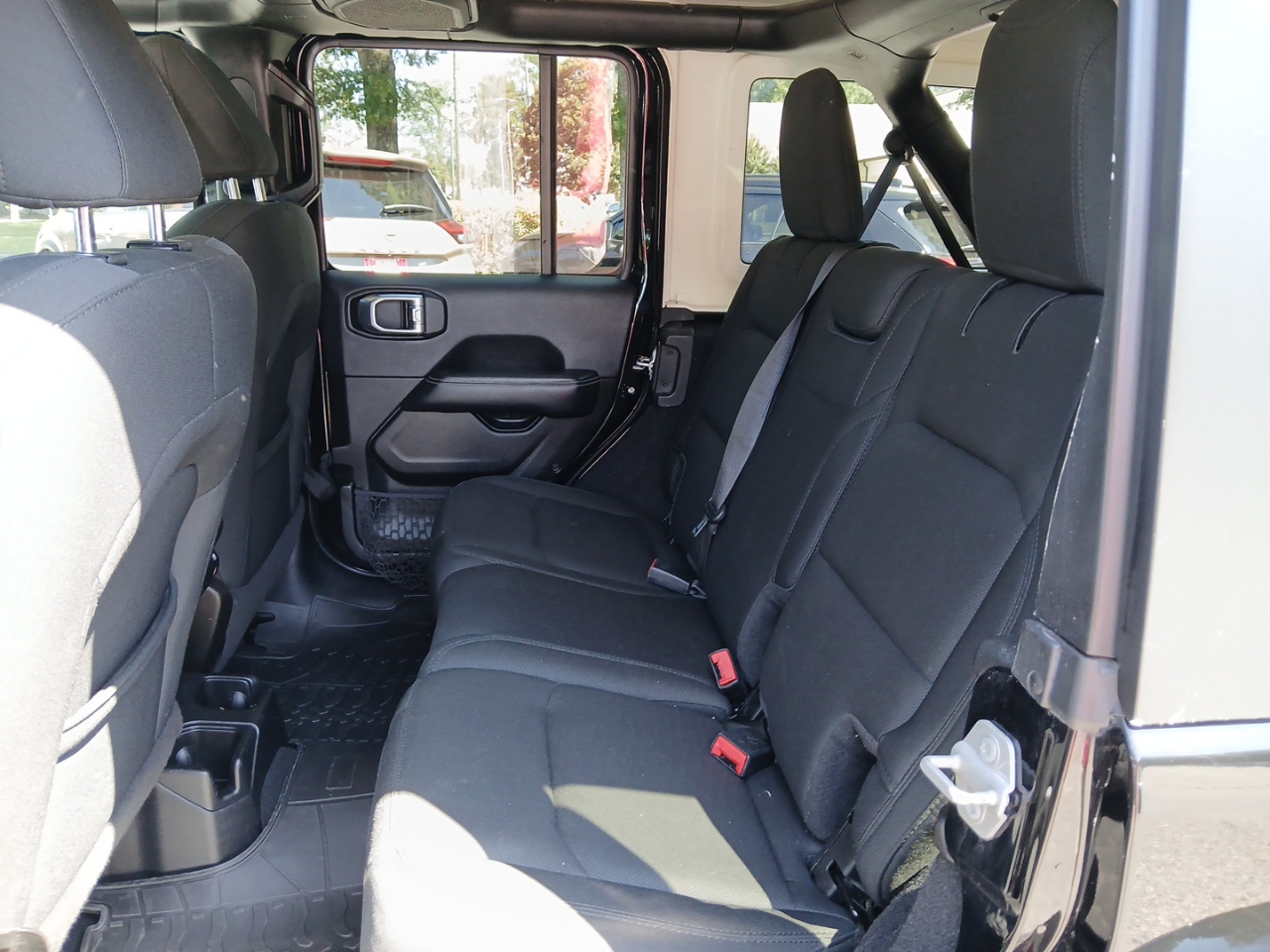 2019 Jeep Wrangler Unlimited Sahara photo 7