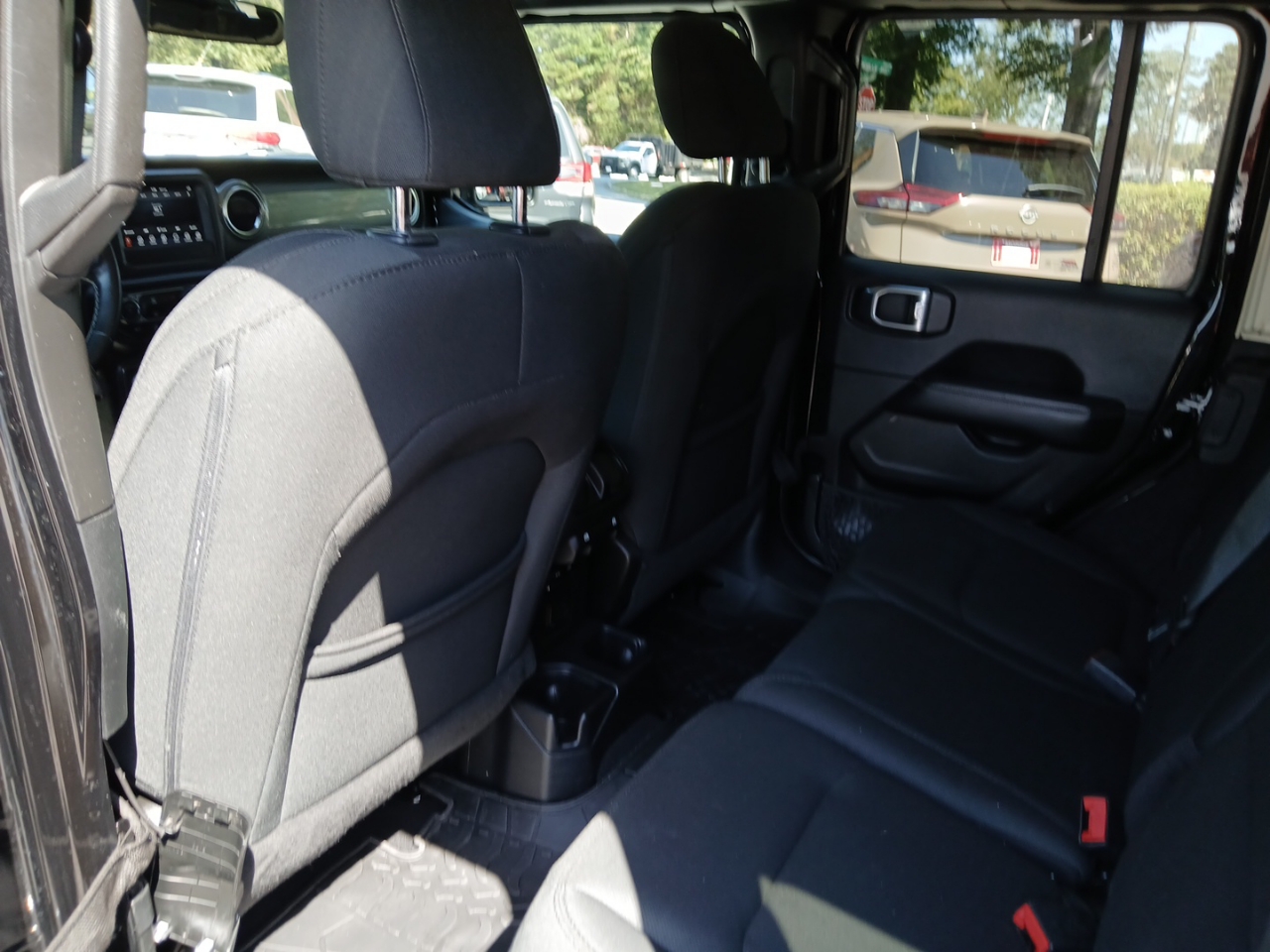 2019 Jeep Wrangler Unlimited Sahara photo 8