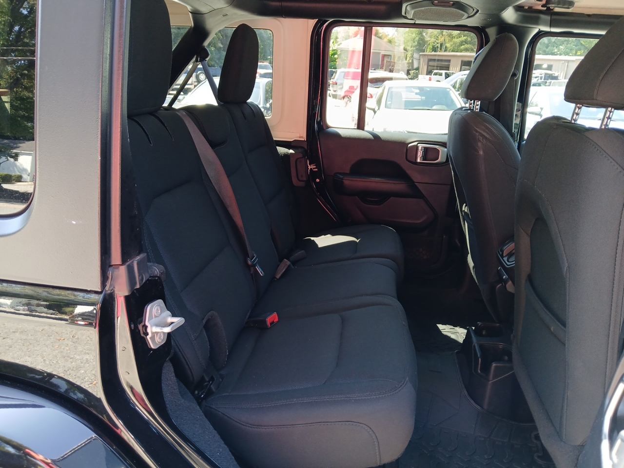 2019 Jeep Wrangler Unlimited Sahara photo 9