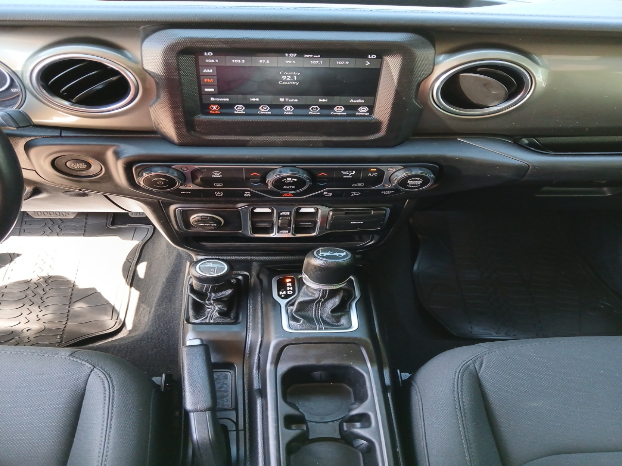 2019 Jeep Wrangler Unlimited Sahara photo 16