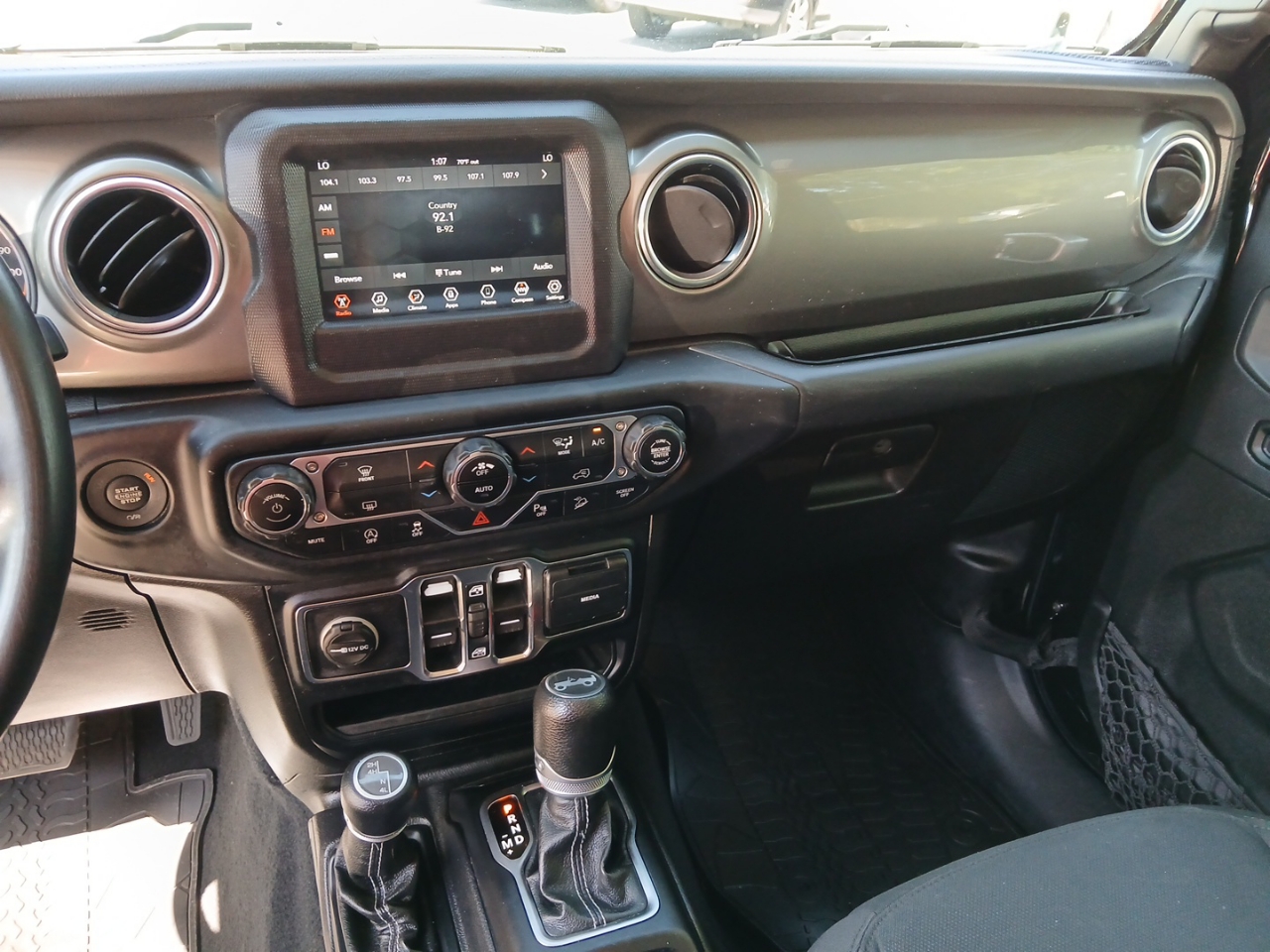 2019 Jeep Wrangler Unlimited Sahara photo 17