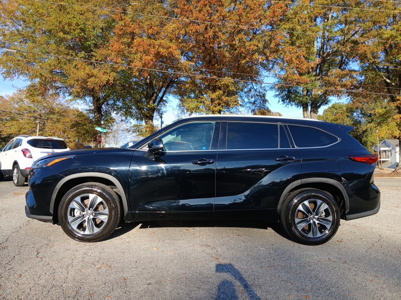 2022 Toyota Highlander XLE FWD V6