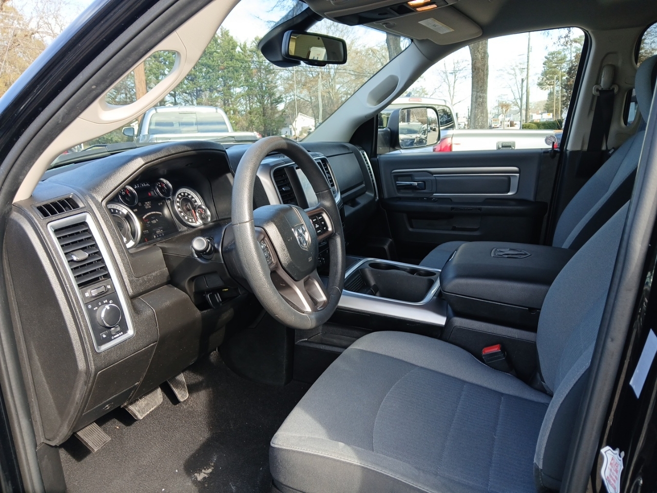 RAM 1500 Classic Tradesman Crew Cab SWB 2WD 2023