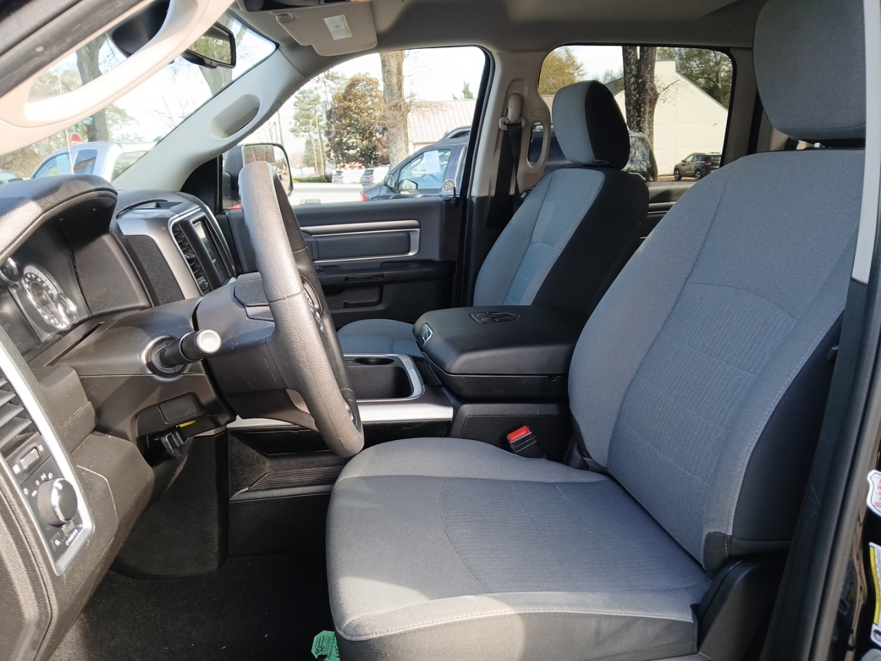 RAM 1500 Classic Tradesman Crew Cab SWB 2WD 2023