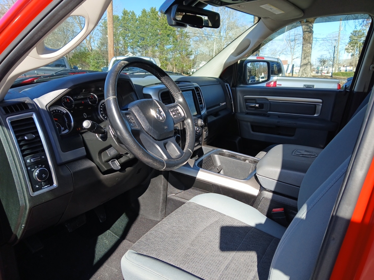 RAM 1500 Classic Tradesman Crew Cab SWB 4WD 2019