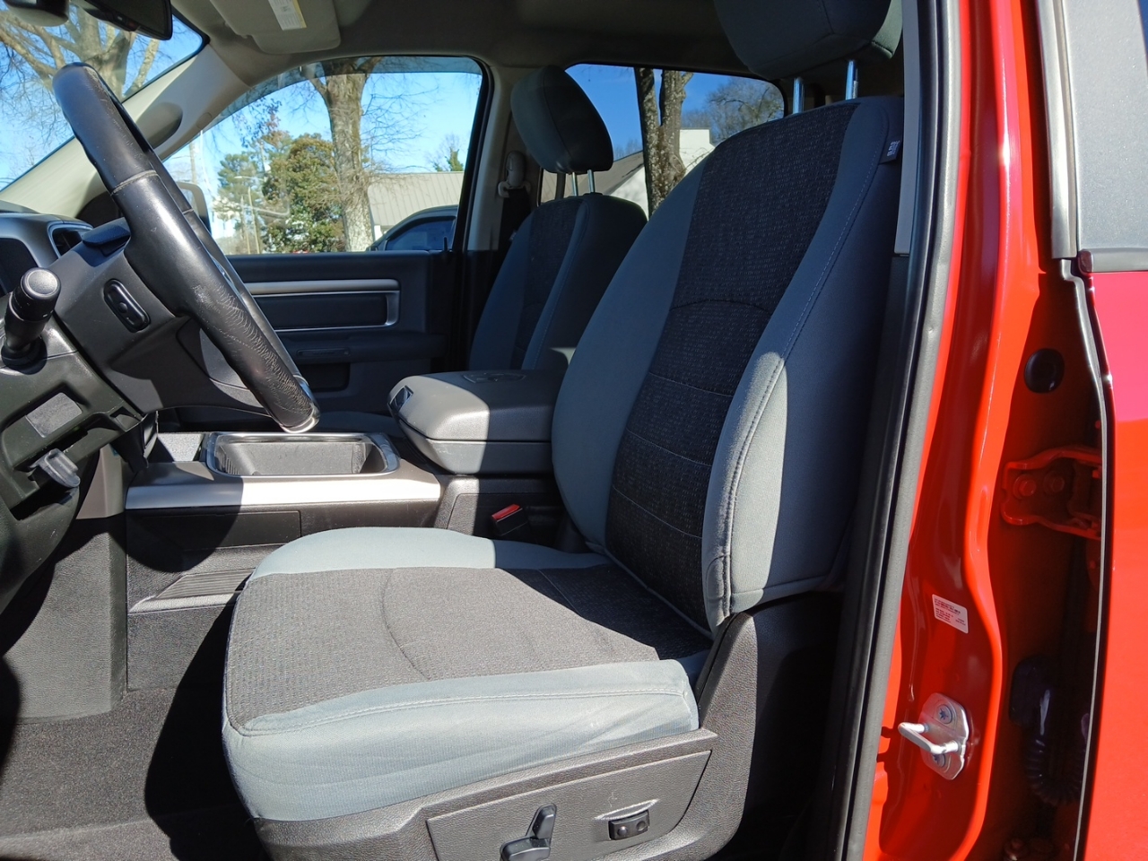 RAM 1500 Classic Tradesman Crew Cab SWB 4WD 2019