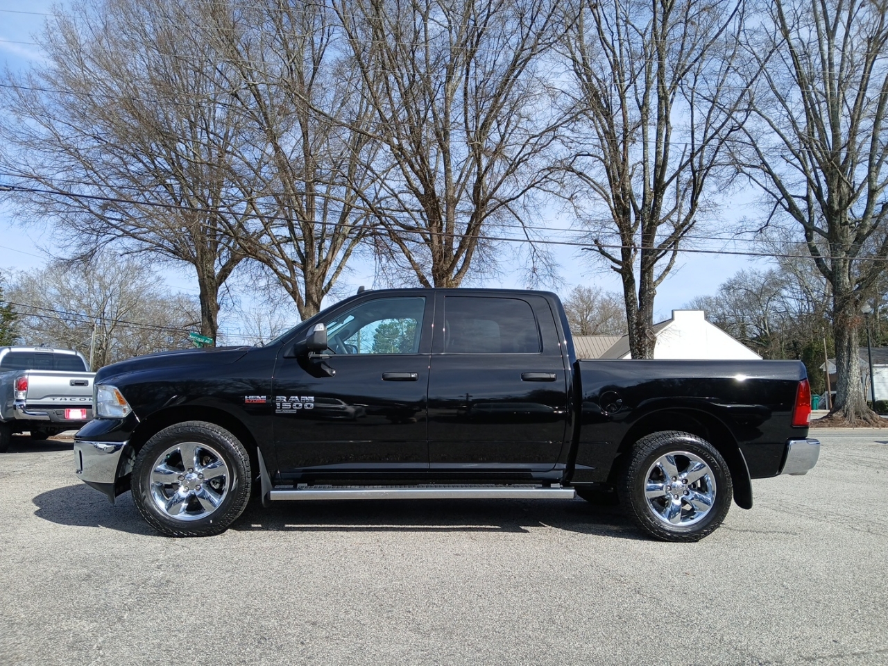 2021 RAM 1500 Classic Tradesman Crew Cab SWB 4WD