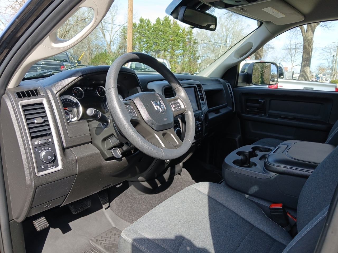 RAM 1500 Classic Tradesman Crew Cab SWB 4WD 2021