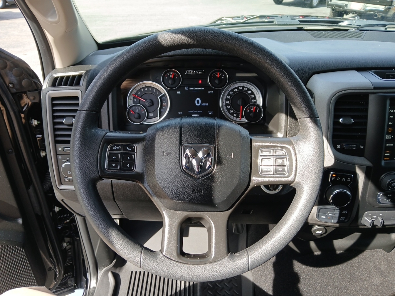 RAM 1500 Classic Tradesman Crew Cab SWB 4WD 2021