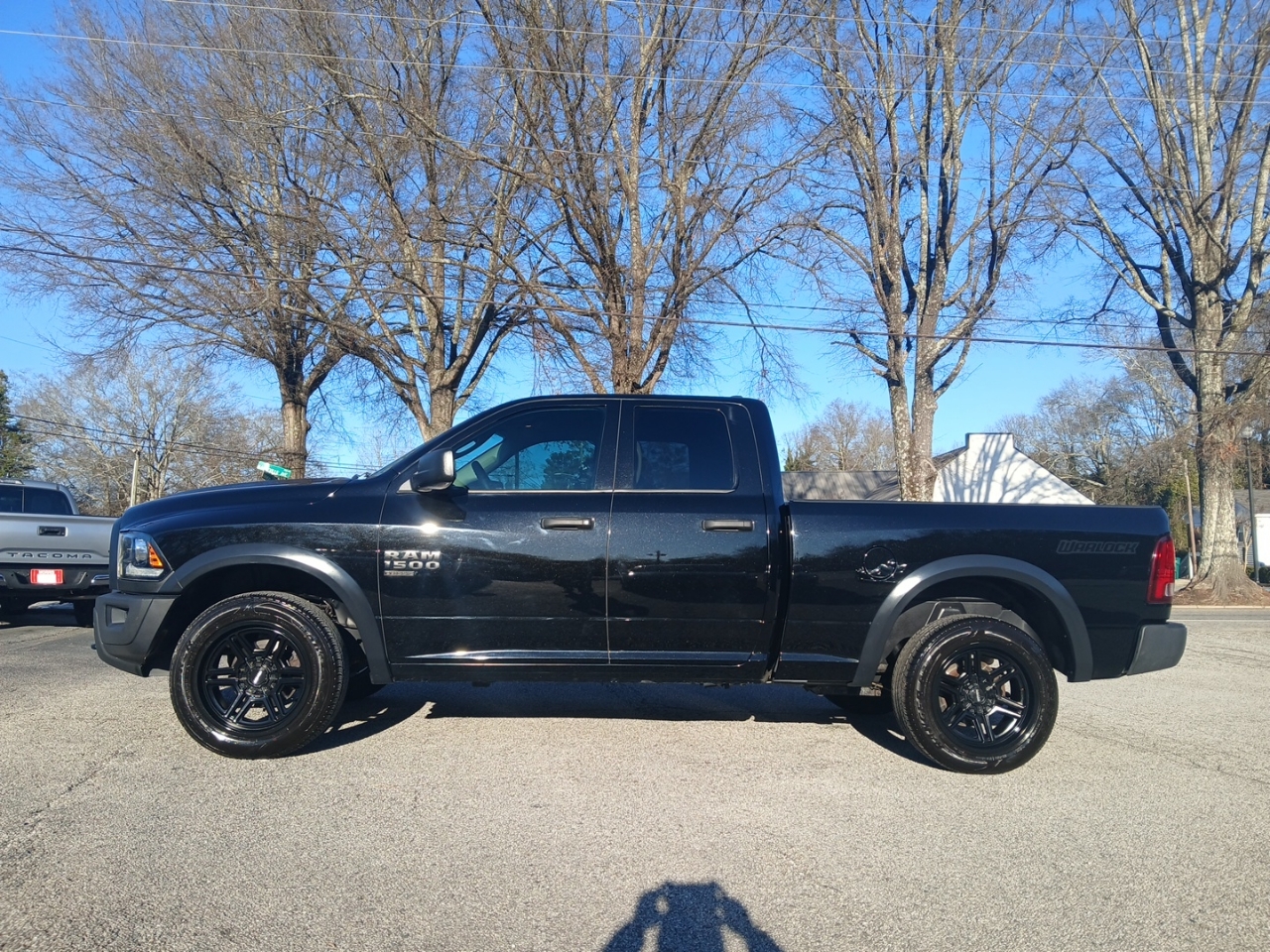 RAM 1500 4WD Quad Cab 140.5" Night 2020