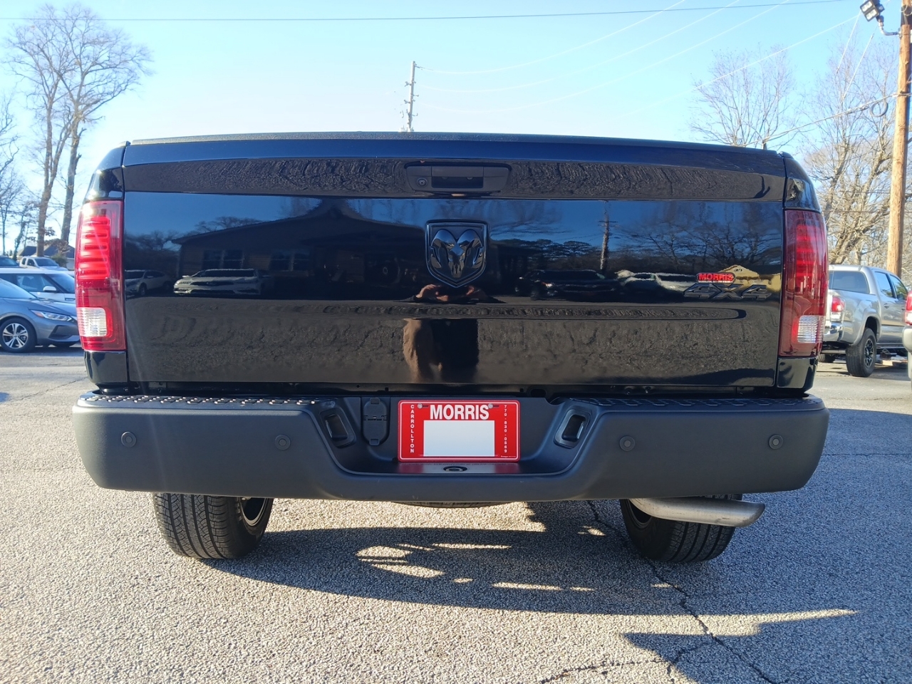 RAM 1500 4WD Quad Cab 140.5" Night 2020