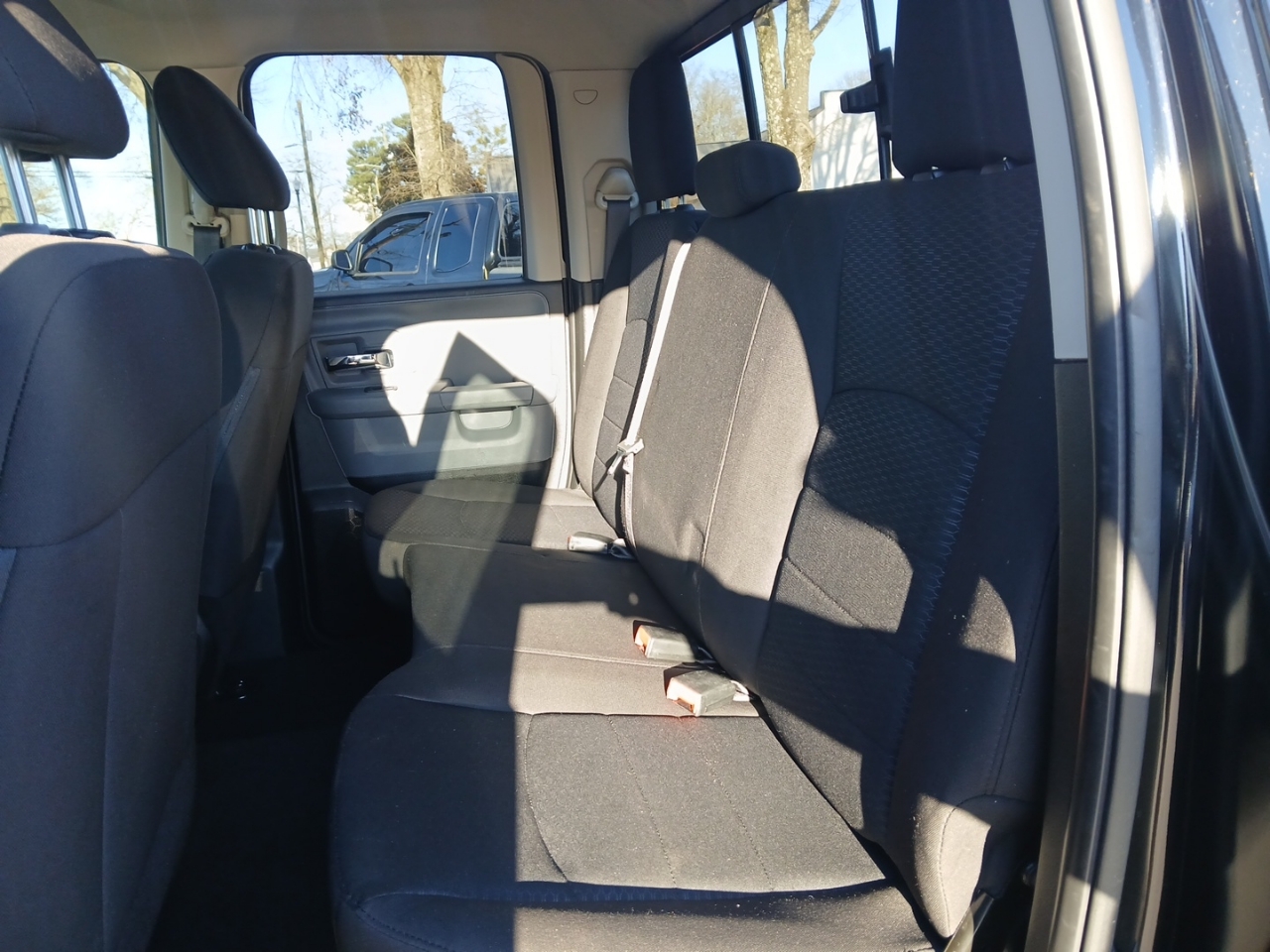 RAM 1500 4WD Quad Cab 140.5" Night 2020