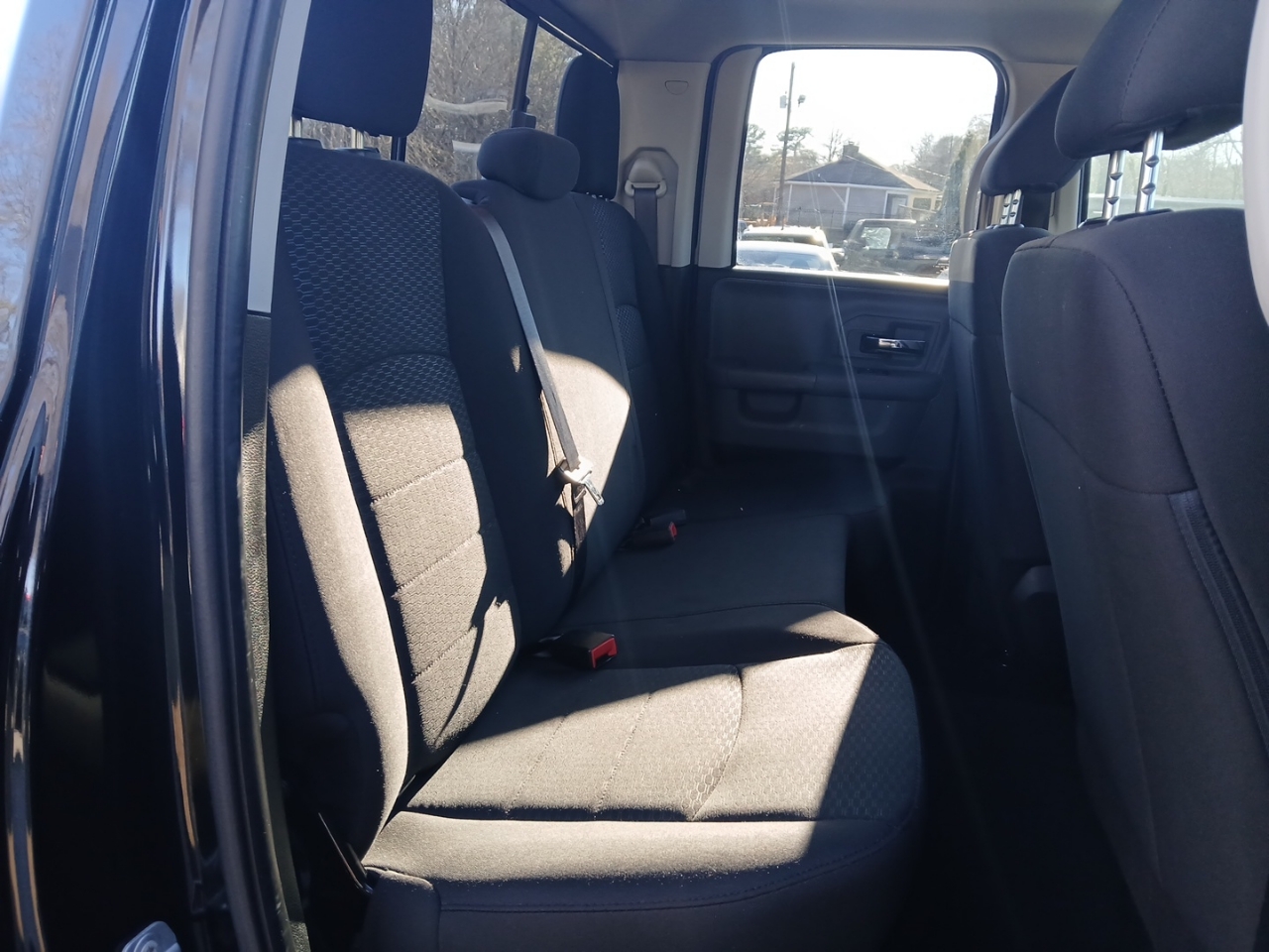 RAM 1500 4WD Quad Cab 140.5" Night 2020