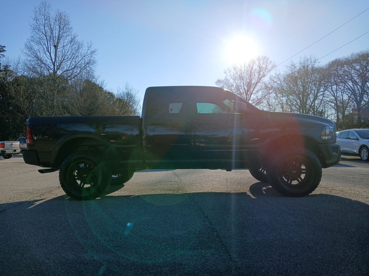 RAM 1500 4WD Quad Cab 140.5" Night 2020