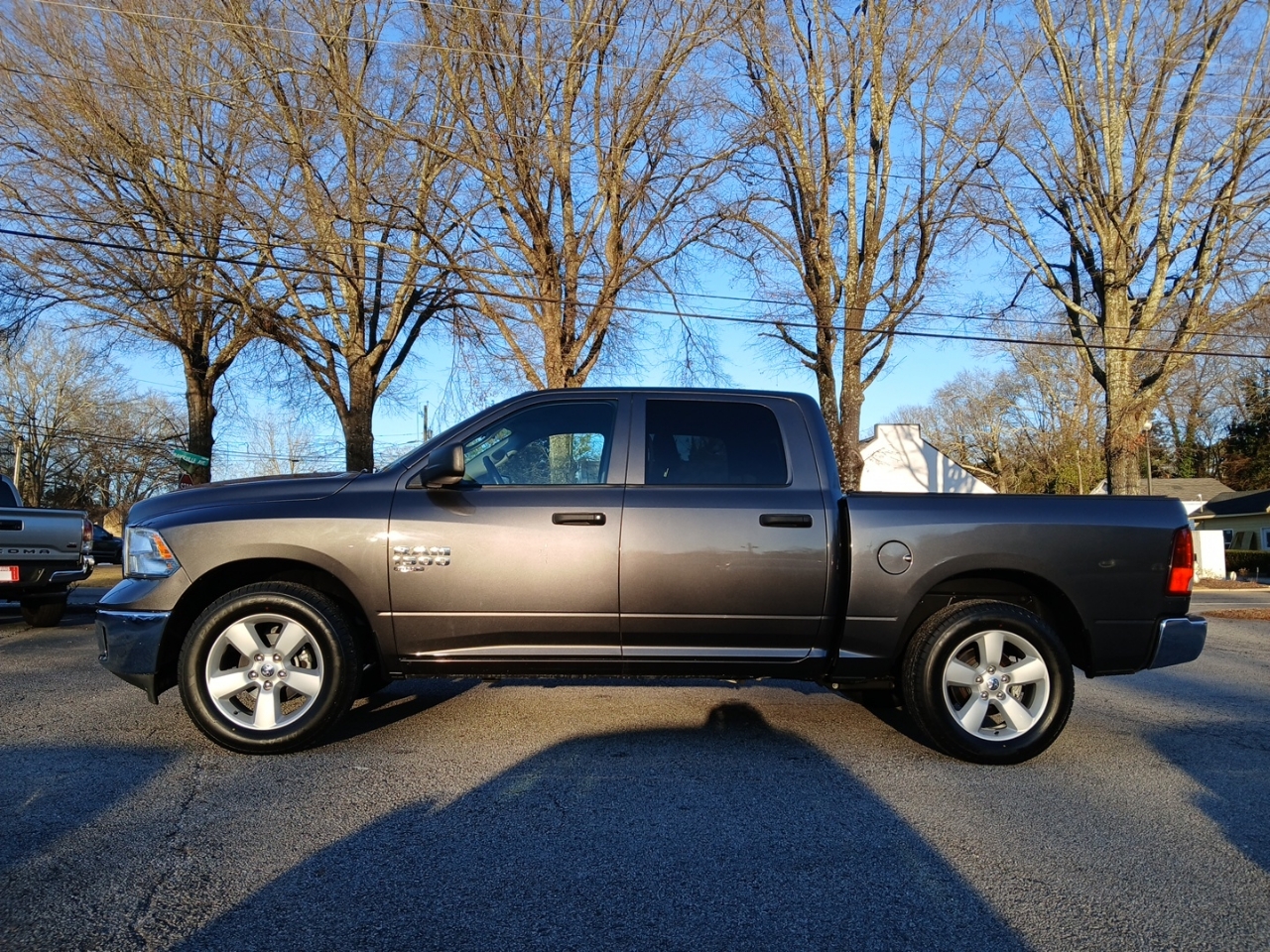 RAM 1500 Classic Tradesman Crew Cab SWB 2WD 2022
