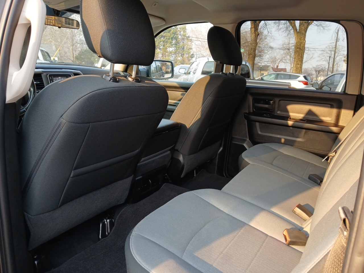 RAM 1500 Classic Tradesman Crew Cab SWB 2WD 2022