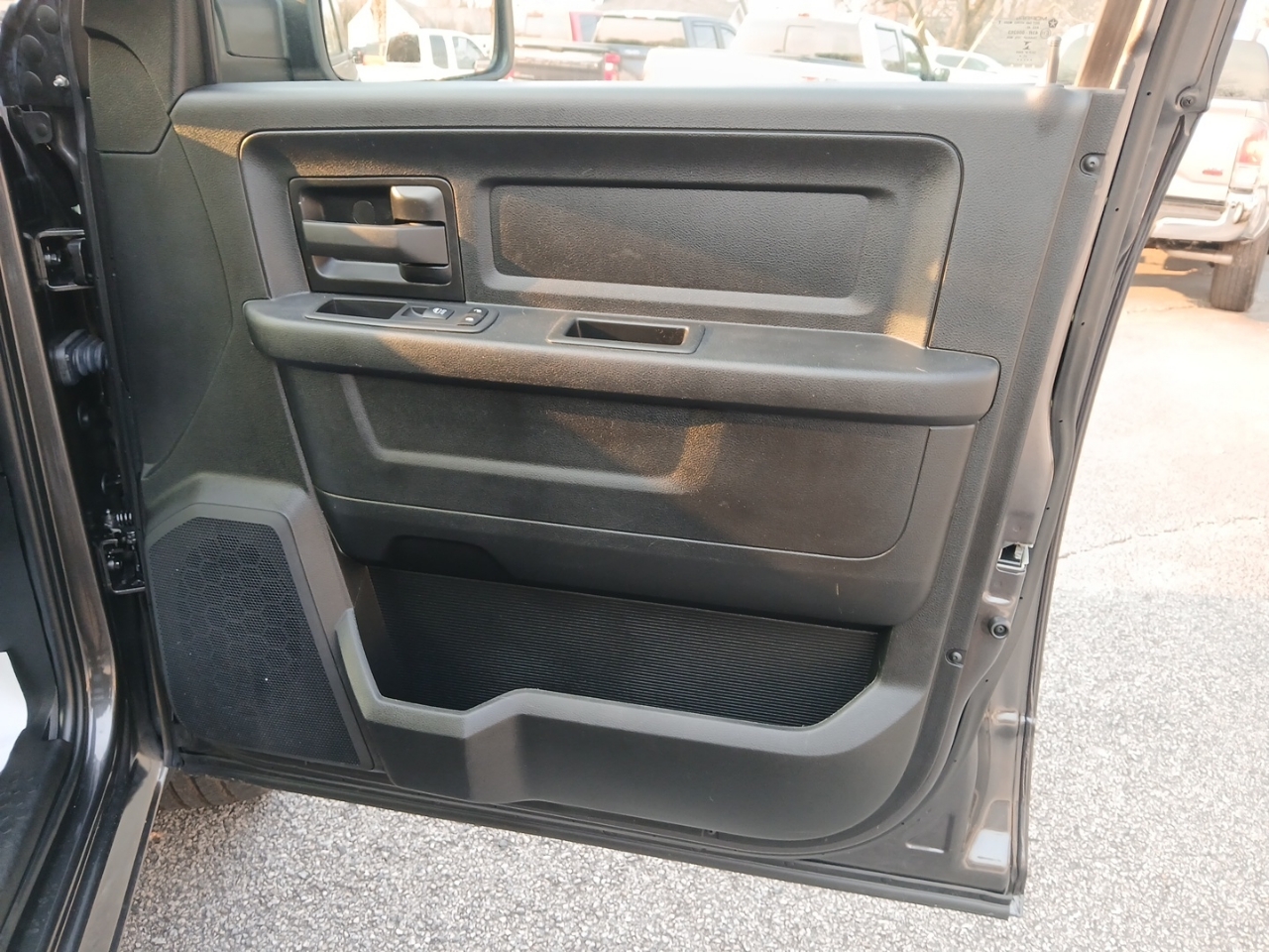 RAM 1500 Classic Tradesman Crew Cab SWB 2WD 2022