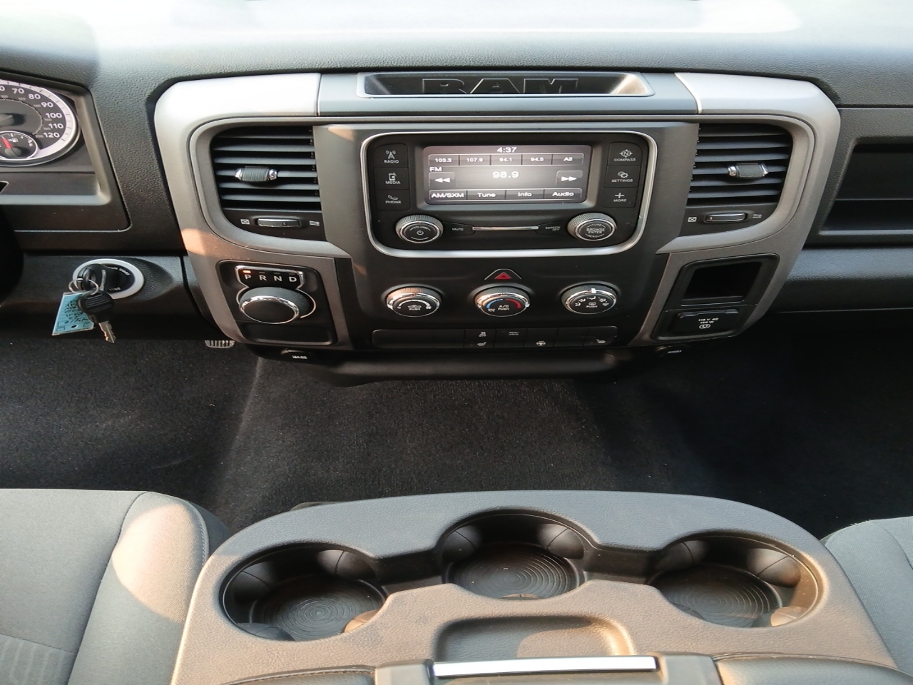 RAM 1500 Classic Tradesman Crew Cab SWB 2WD 2022