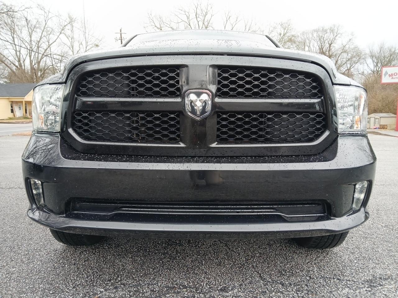RAM 1500 2WD Quad Cab 140.5" Express 2015