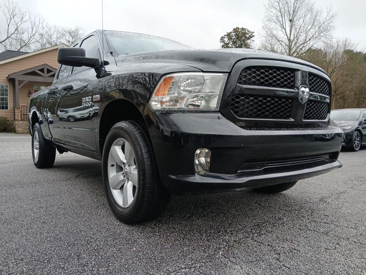 RAM 1500 2WD Quad Cab 140.5" Express 2015