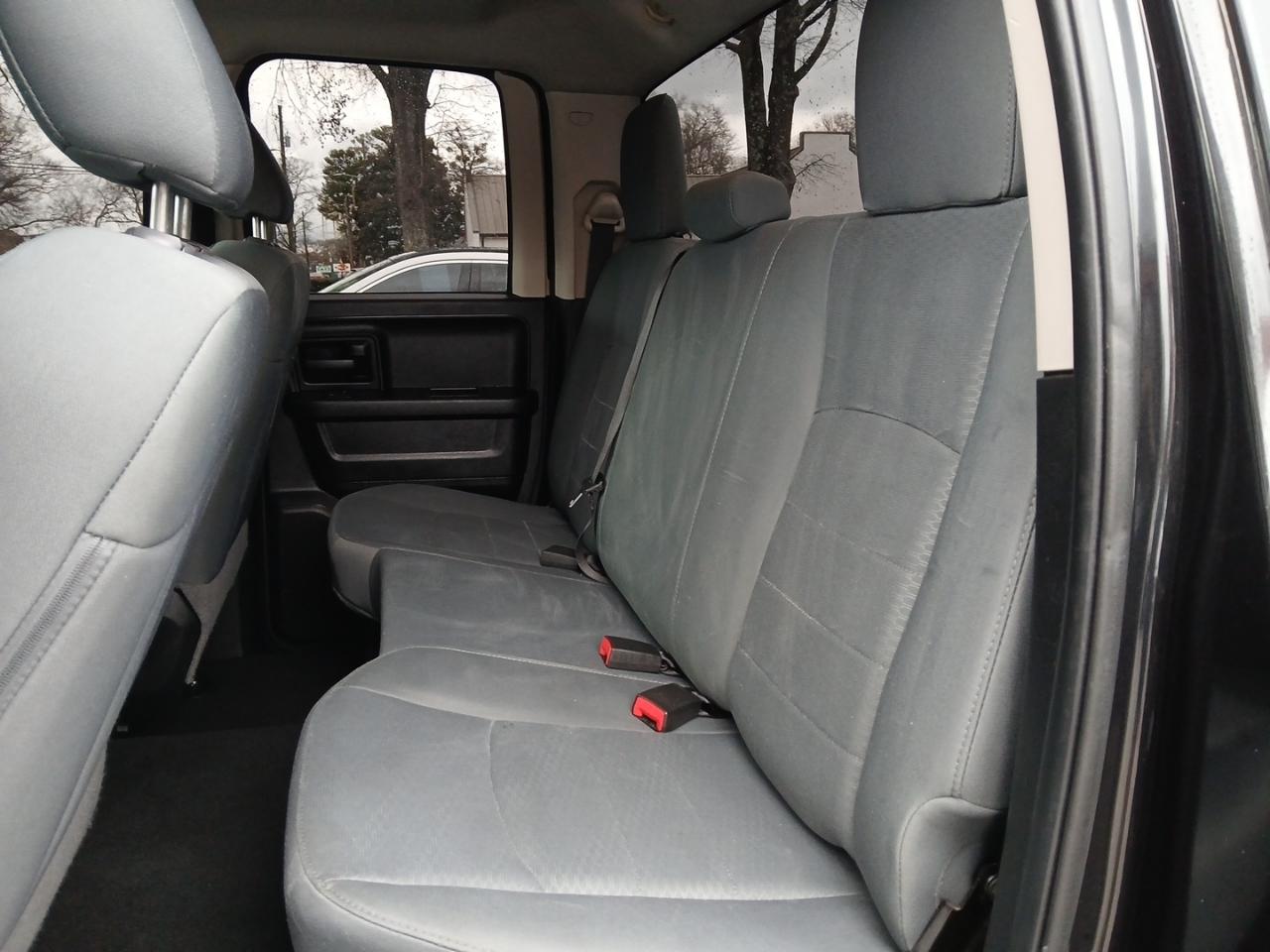 RAM 1500 2WD Quad Cab 140.5" Express 2015